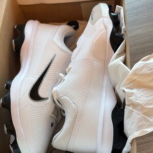 Nike Men's White and Black Athletic Shoes